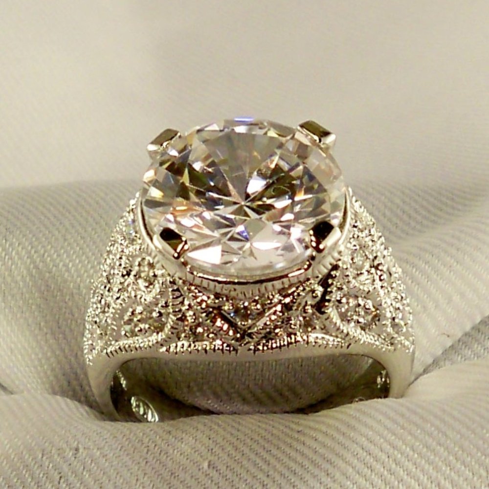 NEW Round Cut Cubic Zirconias Silver DESIGNER Ring